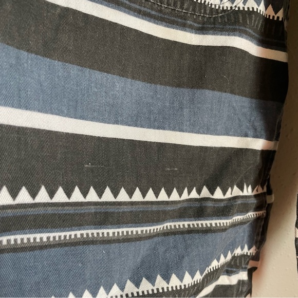 Arizona Jean Company Aztec Geometric Pattern Shirt - Picture 2 of 7